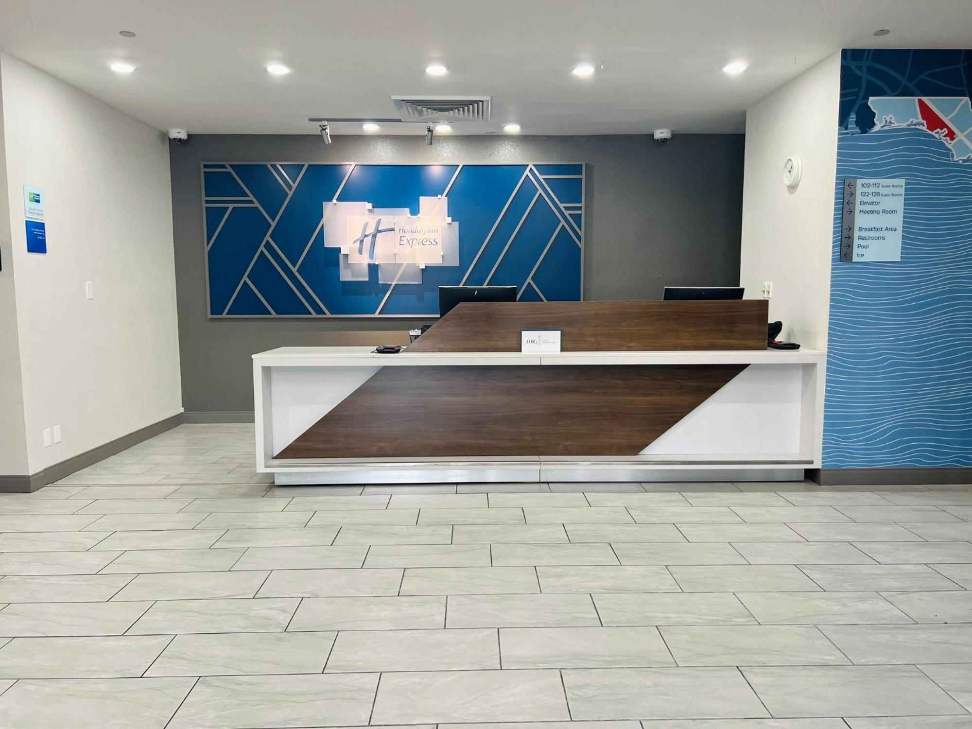 Holiday Inn Express & Suites Sebring By Ihg Exterior photo