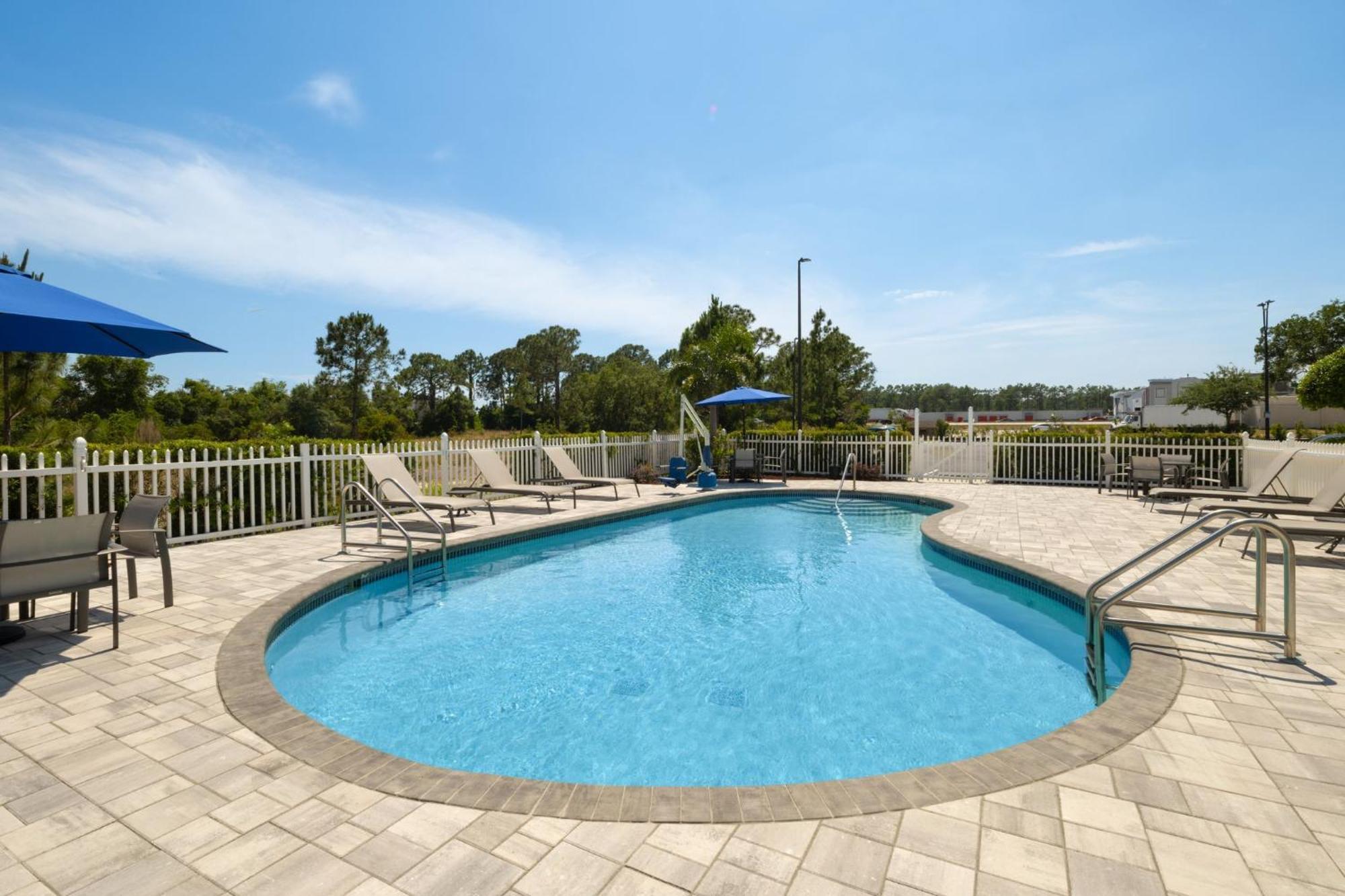 Holiday Inn Express & Suites Sebring By Ihg Exterior photo