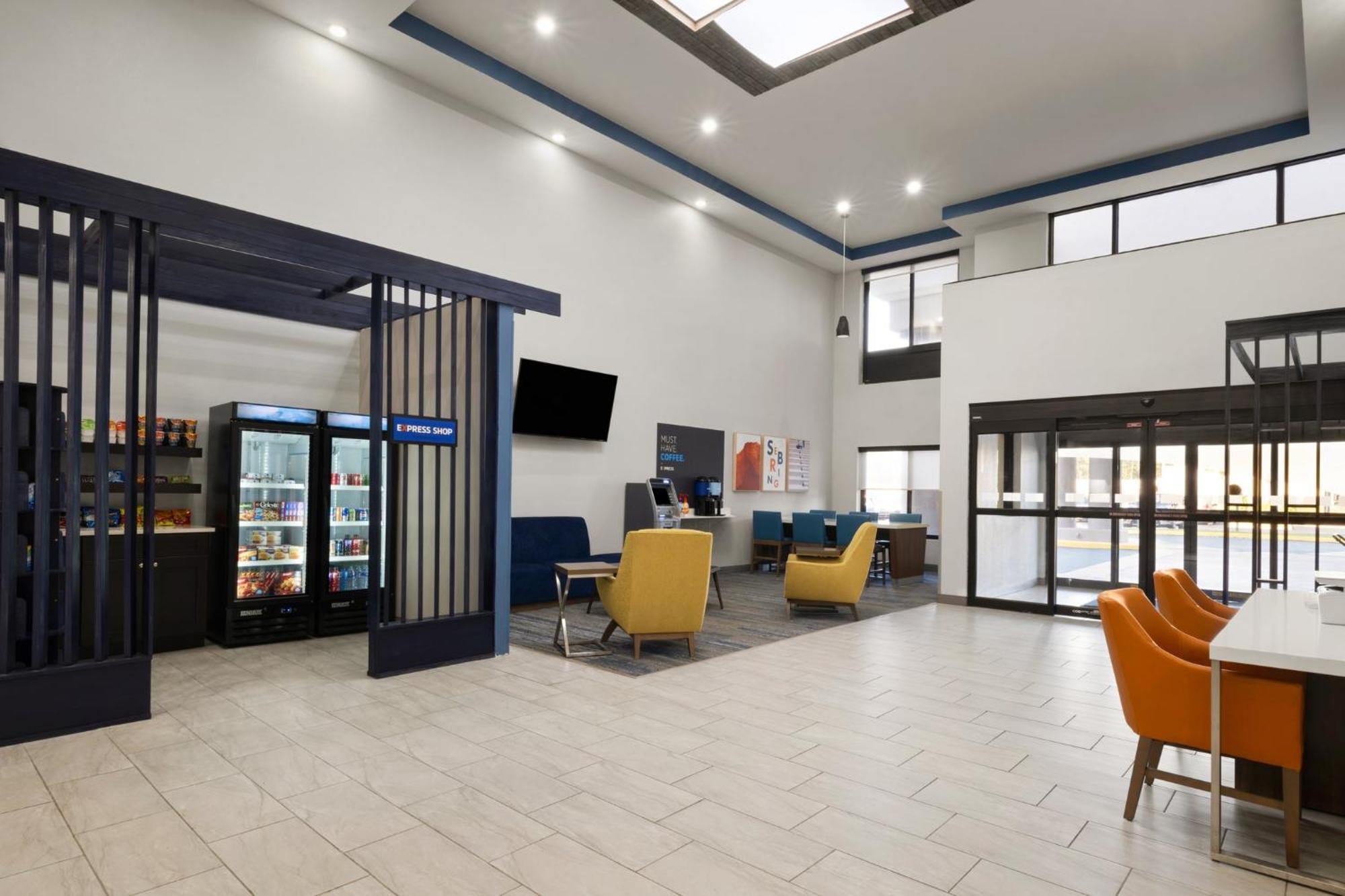 Holiday Inn Express & Suites Sebring By Ihg Exterior photo