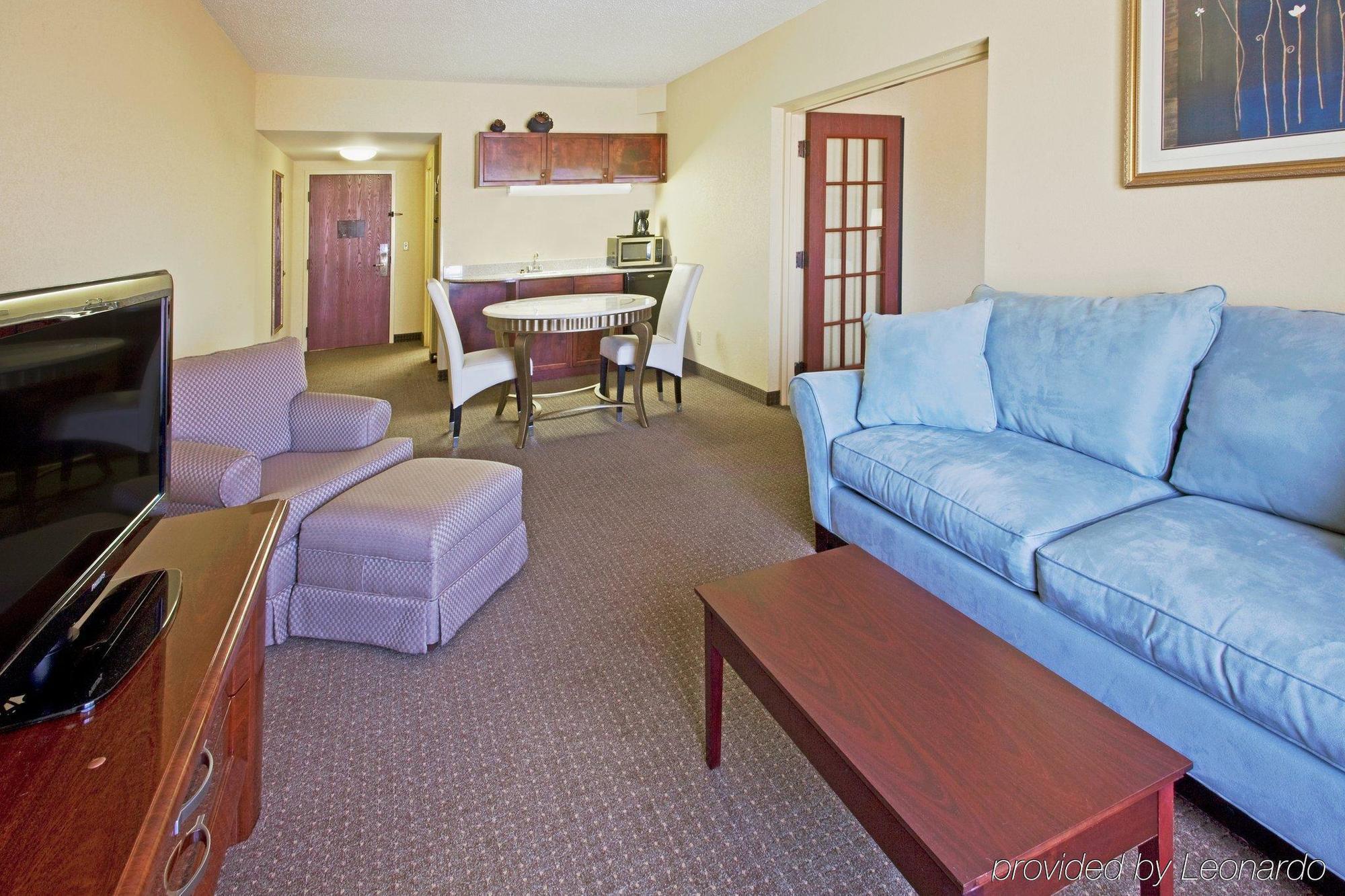 Holiday Inn Express & Suites Sebring By Ihg Exterior photo